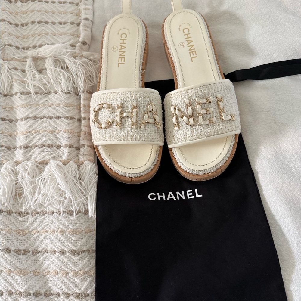 Chanel White tweed/ cork Slide Sandals with chain logo front SZ 39.5( 8.5 us)